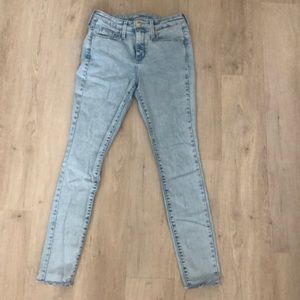 Women’s/Junior’s Universal Thread Jeans